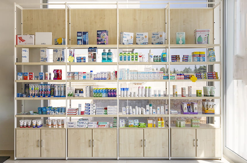 Arredamento e allestimento parafarmacia, progetto e realizzazione di Spettacolo Design