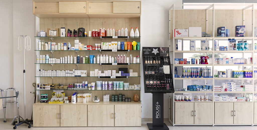 Arredamento e allestimento parafarmacia, progetto e realizzazione di Spettacolo Design