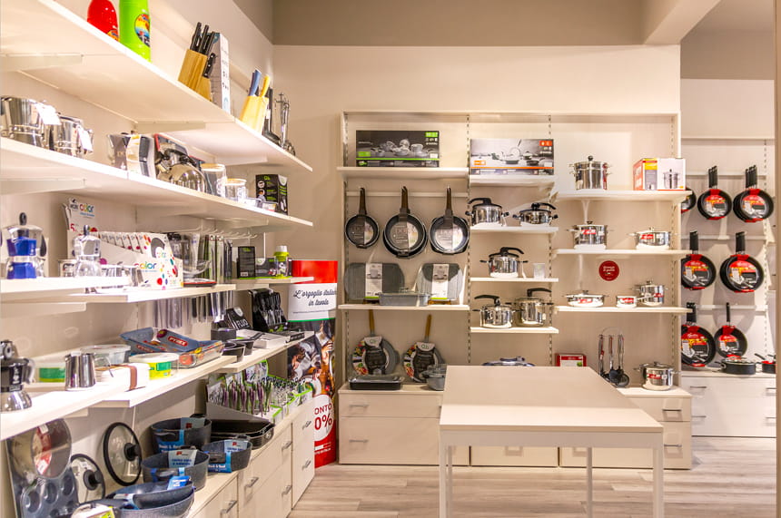 Pareti espositive arredamento negozio di articoli per la casa e regali