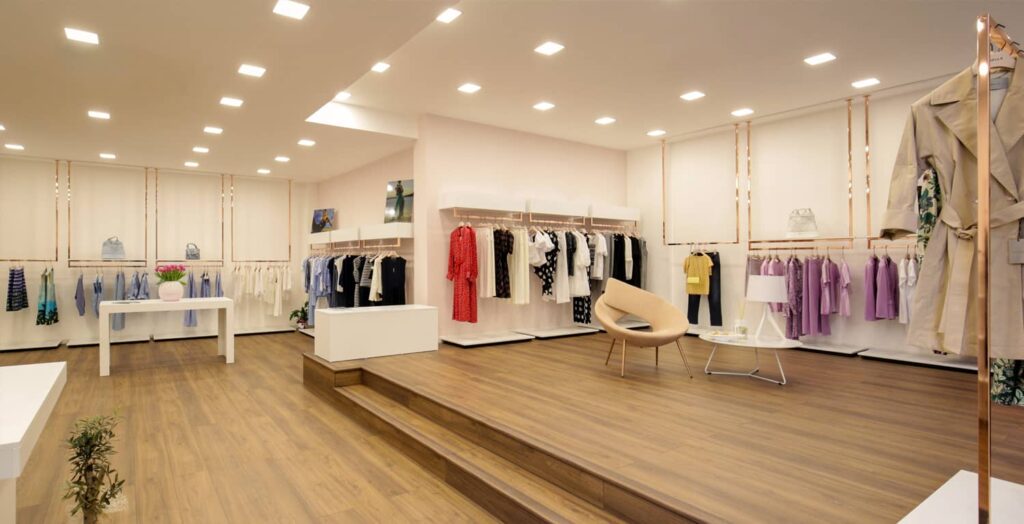 Negozio abbigliamento donna: arredo e allestimento di Spettacolo Design