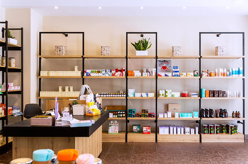 Arredamento parafarmacia e arredamento erboristeria: linea d'arredo semplice ed elegante