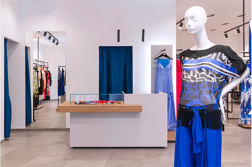 Foto di Boutique Amoruso negozio progettato e realizzato a cura di Spettacolo Design