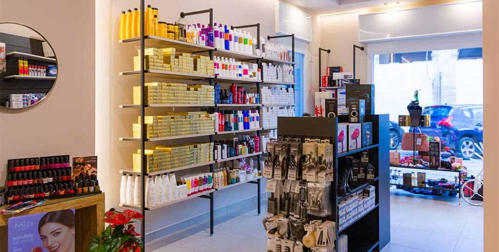 Arredamento negozio profumeria: progetto e realizzazione curate da Spettacolo Design