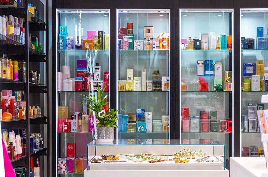 Arredamento profumerie curato da Spettacolo Design