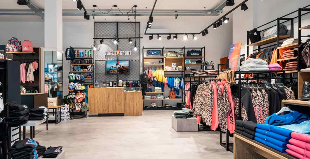 Arredamento negozio articoli sportivi quality sport Tricase (LE)