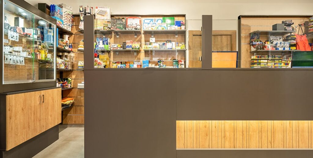 Modulo della soluzione di arredo per una tabaccheria e ricevitoria a cura di Spettacolo Design