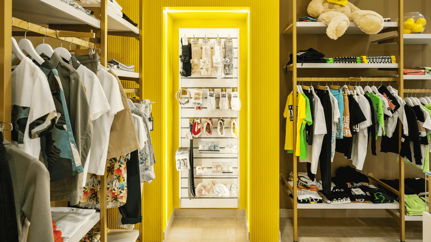 Arredamento negozio abbigliamento bambini Sun Kids ad Andria 4