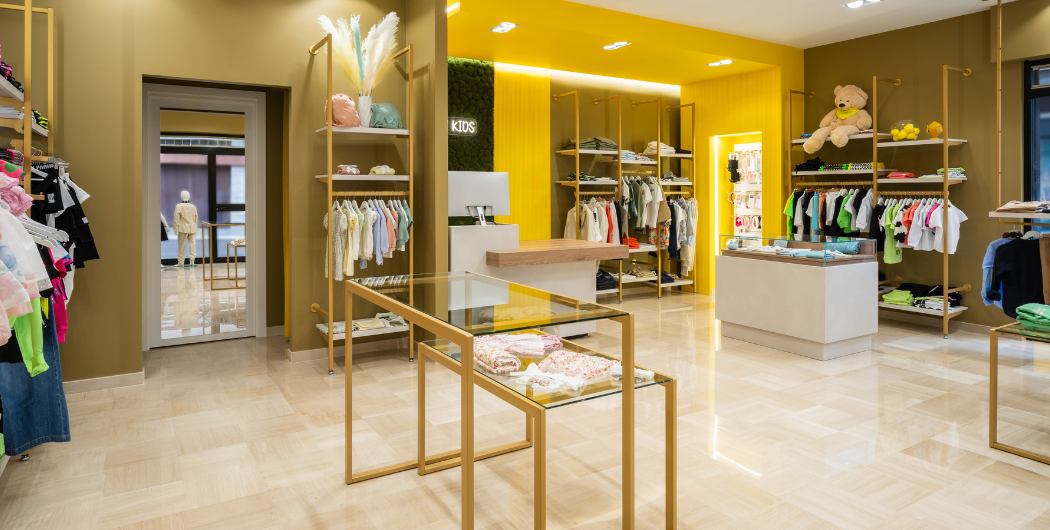 Arredamento negozio abbigliamento bambini Sun Kids ad Andria 6